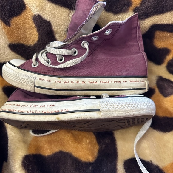 Super cute Converse - Picture 2 of 3